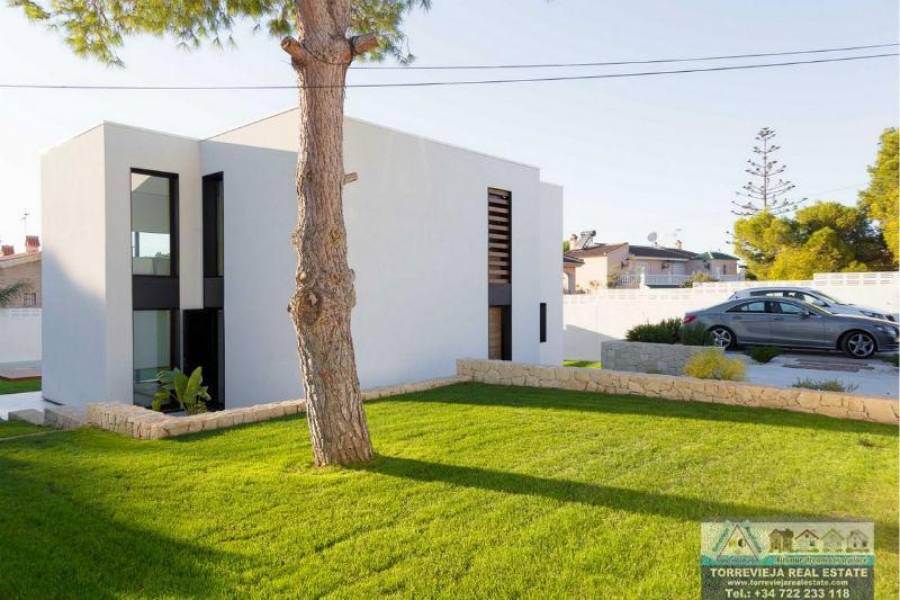Torrevieja,Alicante,España,4 Bedrooms Bedrooms,3 BathroomsBathrooms,Chalets,40240