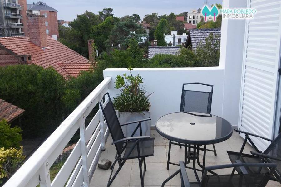 Pinamar,Buenos Aires,Argentina,5 Bedrooms Bedrooms,3 BathroomsBathrooms,Casas,AV. LIBERTADOR,4467