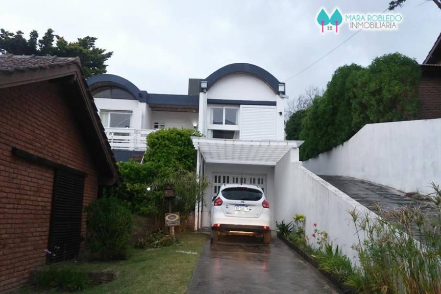 Pinamar,Buenos Aires,Argentina,5 Bedrooms Bedrooms,3 BathroomsBathrooms,Casas,AV. LIBERTADOR,4467