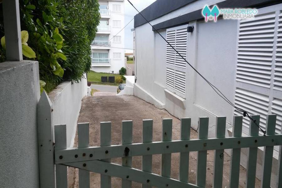 Pinamar,Buenos Aires,Argentina,5 Bedrooms Bedrooms,3 BathroomsBathrooms,Casas,AV. LIBERTADOR,4467