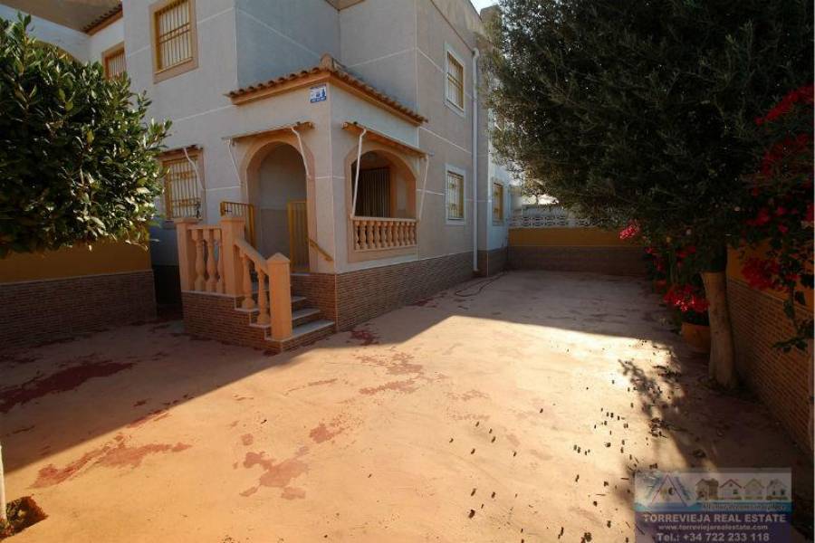 Torrevieja,Alicante,España,4 Bedrooms Bedrooms,2 BathroomsBathrooms,Chalets,40258