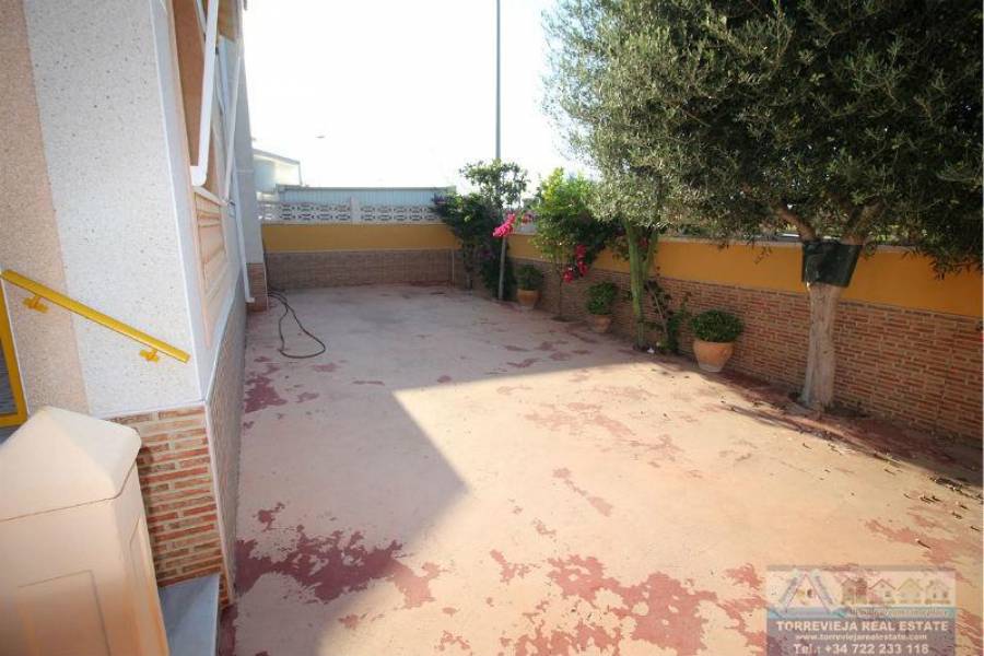 Torrevieja,Alicante,España,4 Bedrooms Bedrooms,2 BathroomsBathrooms,Chalets,40258