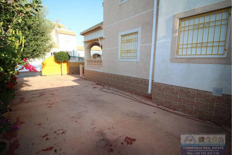 Torrevieja,Alicante,España,4 Bedrooms Bedrooms,2 BathroomsBathrooms,Chalets,40258