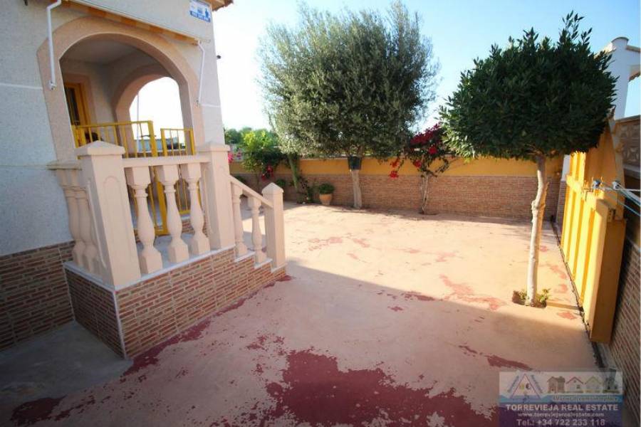 Torrevieja,Alicante,España,4 Bedrooms Bedrooms,2 BathroomsBathrooms,Chalets,40258