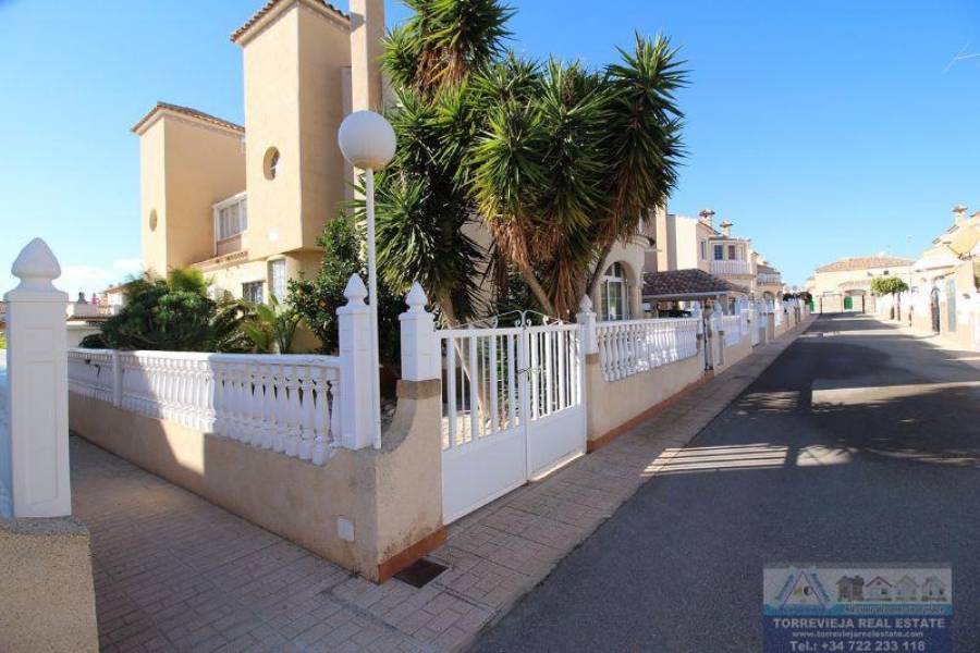 Orihuela Costa,Alicante,España,3 Bedrooms Bedrooms,2 BathroomsBathrooms,Chalets,40280