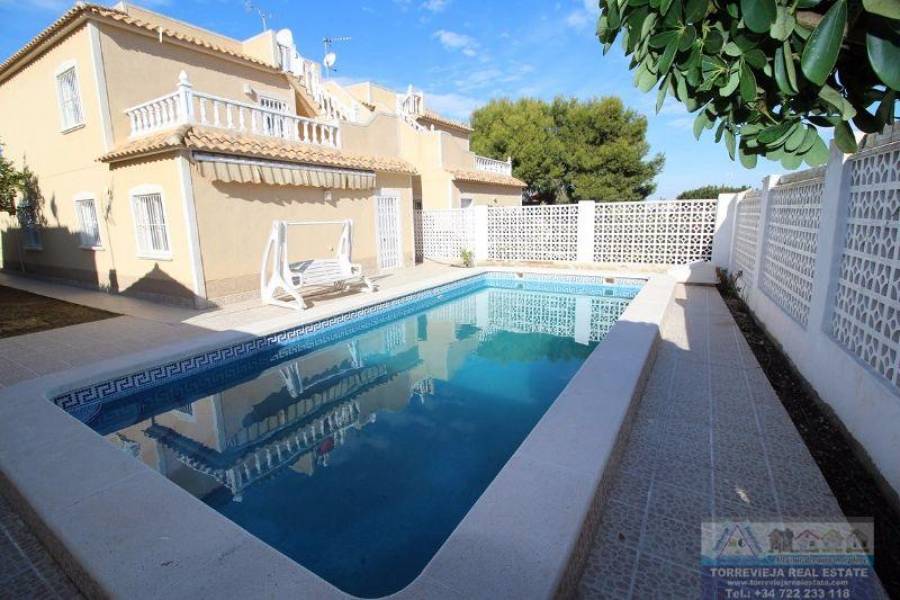 Torrevieja,Alicante,España,4 Bedrooms Bedrooms,2 BathroomsBathrooms,Chalets,40283