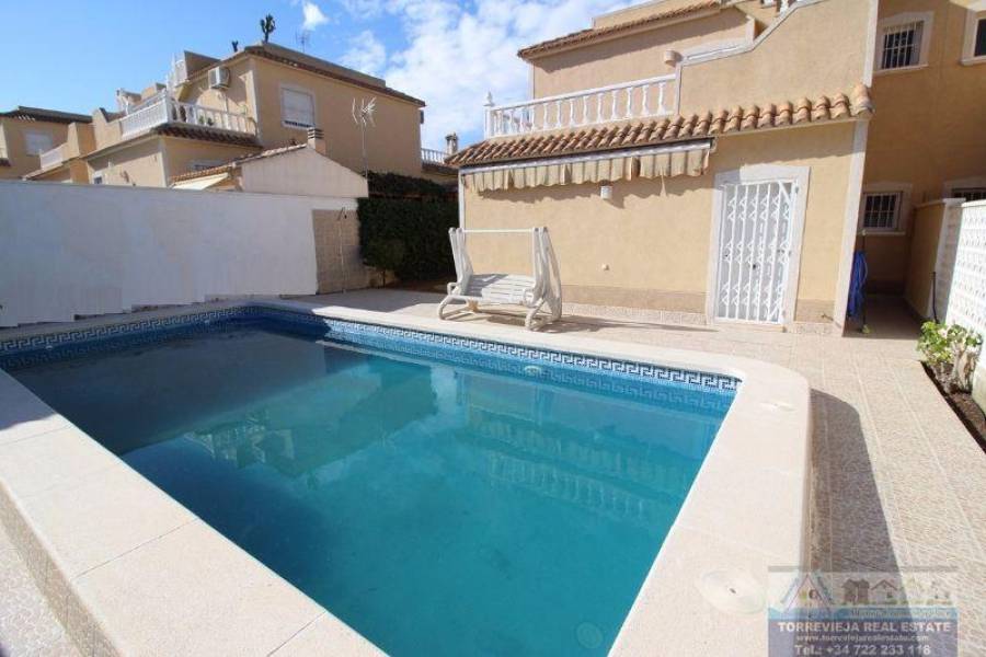 Torrevieja,Alicante,España,4 Bedrooms Bedrooms,2 BathroomsBathrooms,Chalets,40283