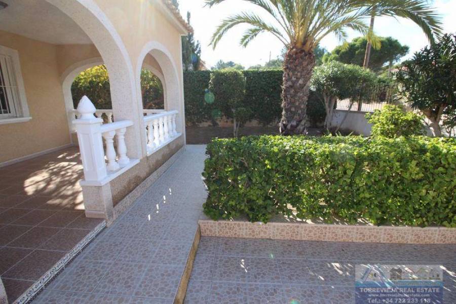 Torrevieja,Alicante,España,4 Bedrooms Bedrooms,2 BathroomsBathrooms,Chalets,40283