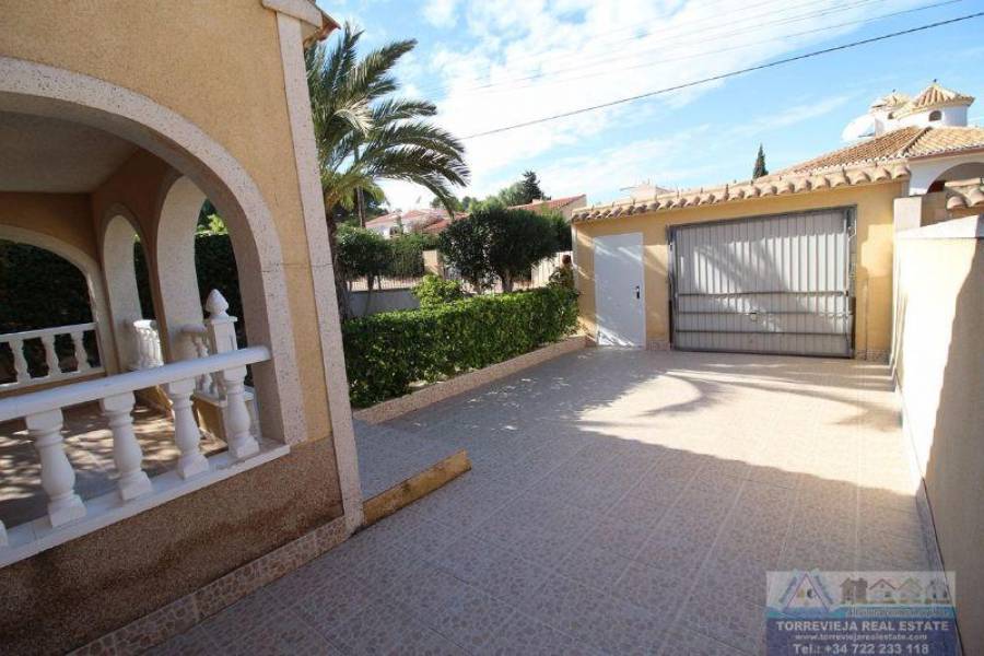 Torrevieja,Alicante,España,4 Bedrooms Bedrooms,2 BathroomsBathrooms,Chalets,40283