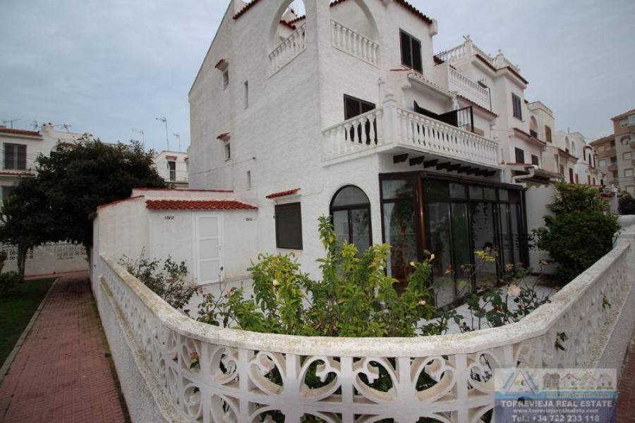 Torrevieja,Alicante,España,3 Bedrooms Bedrooms,3 BathroomsBathrooms,Chalets,40300