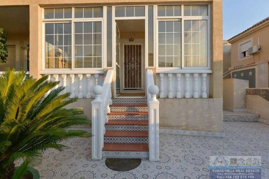 Torrevieja,Alicante,España,2 Bedrooms Bedrooms,1 BañoBathrooms,Bungalow,40302