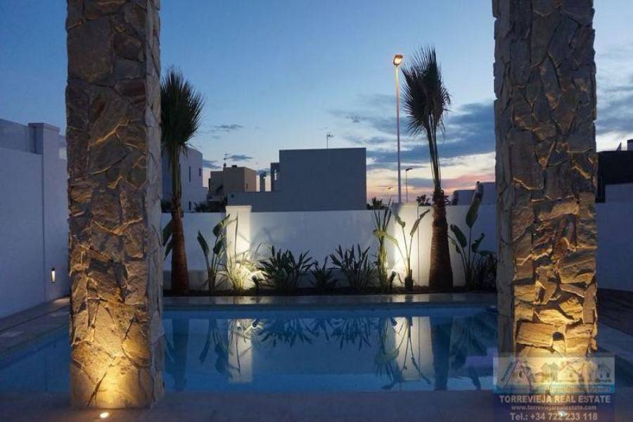 Torrevieja,Alicante,España,4 Bedrooms Bedrooms,4 BathroomsBathrooms,Chalets,40303