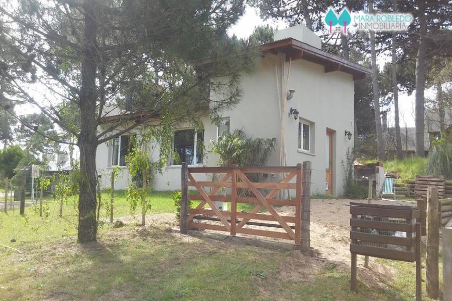 Pinamar,Buenos Aires,Argentina,2 Bedrooms Bedrooms,1 BañoBathrooms,Casas,CLIO,4473