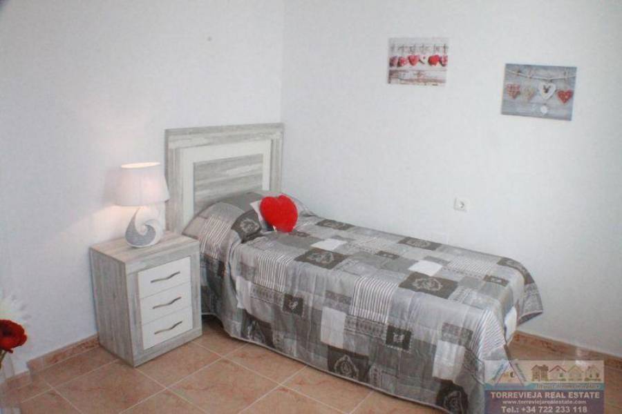 Torrevieja,Alicante,España,2 Bedrooms Bedrooms,1 BañoBathrooms,Bungalow,40312