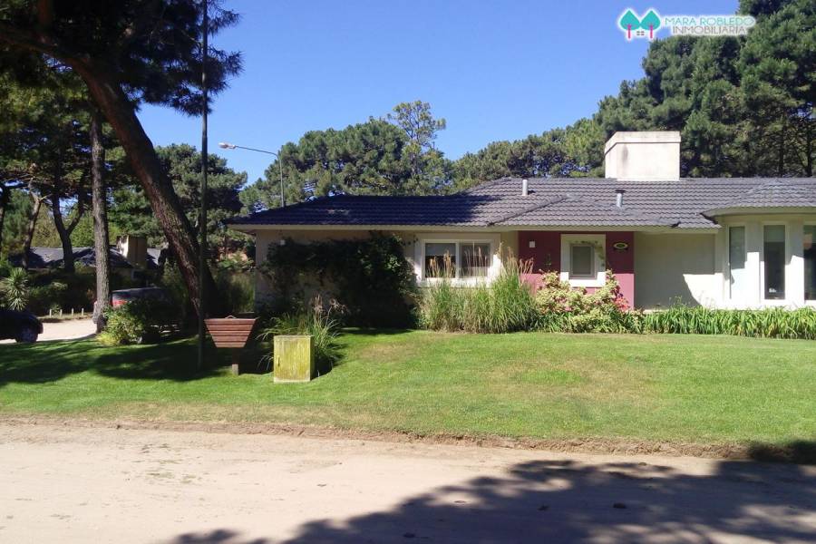 Pinamar,Buenos Aires,Argentina,2 Bedrooms Bedrooms,2 BathroomsBathrooms,Casas,DE LAS NEREIDAS ,4480