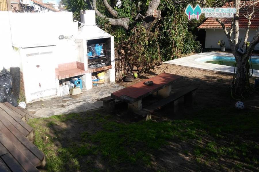 Pinamar,Buenos Aires,Argentina,3 Bedrooms Bedrooms,3 BathroomsBathrooms,Casas,DE LOS TRITONES,4481
