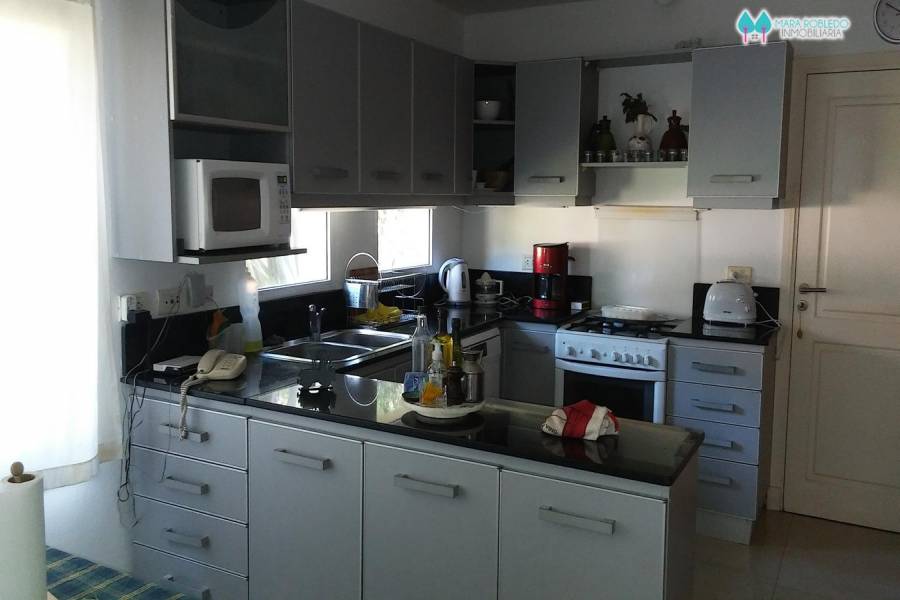 Pinamar,Buenos Aires,Argentina,4 Bedrooms Bedrooms,2 BathroomsBathrooms,Casas,PENELOPE,4487