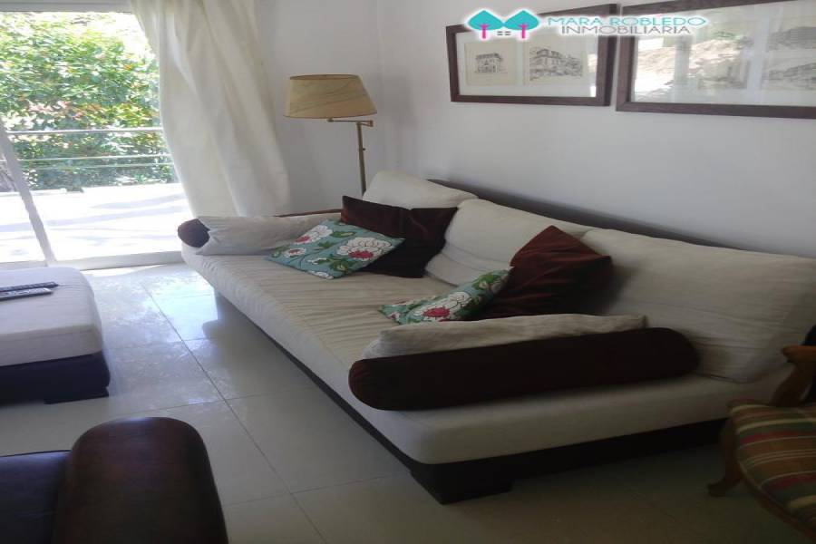 Pinamar,Buenos Aires,Argentina,4 Bedrooms Bedrooms,2 BathroomsBathrooms,Casas,PENELOPE,4487
