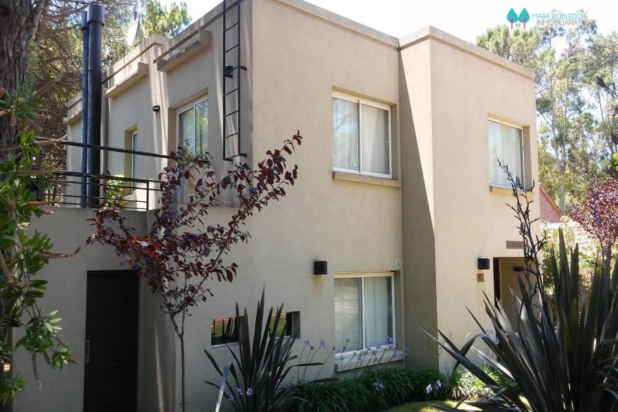 Pinamar,Buenos Aires,Argentina,4 Bedrooms Bedrooms,2 BathroomsBathrooms,Casas,PENELOPE,4487