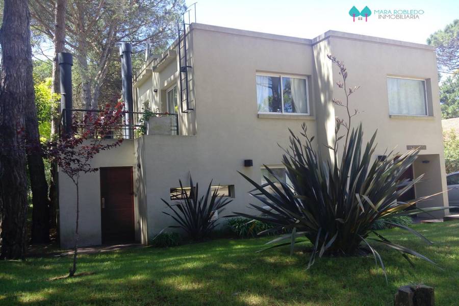Pinamar,Buenos Aires,Argentina,4 Bedrooms Bedrooms,2 BathroomsBathrooms,Casas,PENELOPE,4487