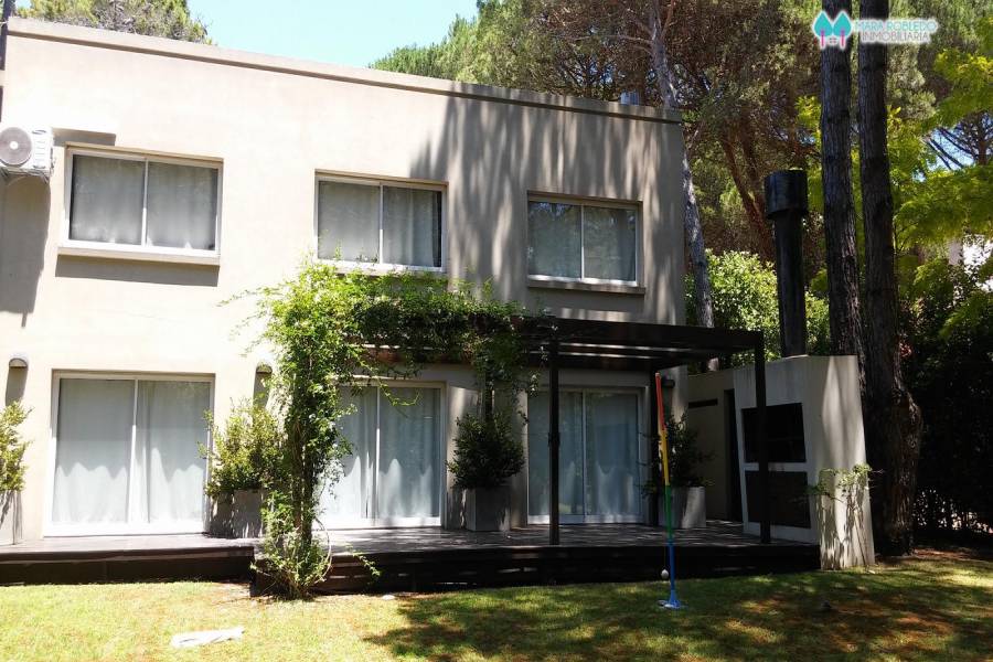 Pinamar,Buenos Aires,Argentina,4 Bedrooms Bedrooms,2 BathroomsBathrooms,Casas,PENELOPE,4487