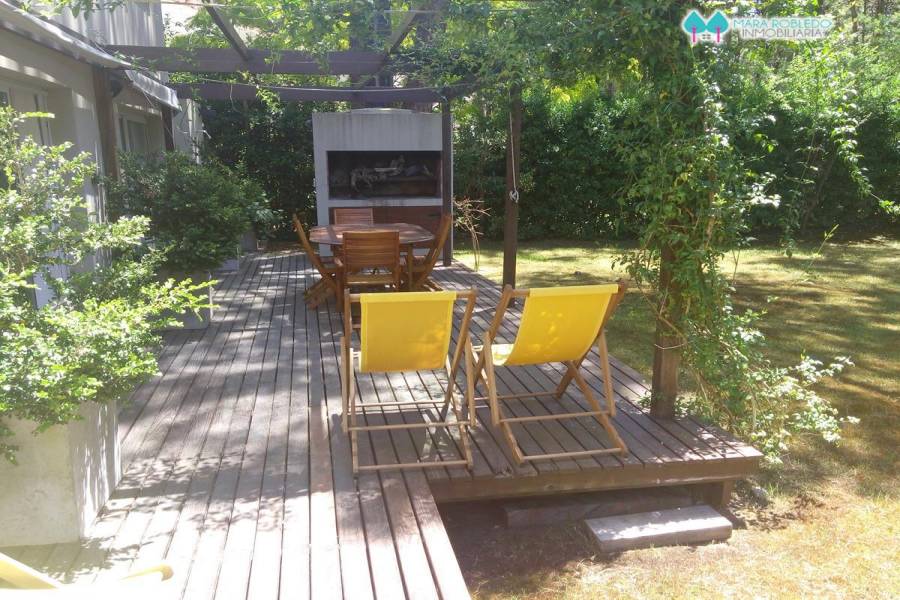 Pinamar,Buenos Aires,Argentina,4 Bedrooms Bedrooms,2 BathroomsBathrooms,Casas,PENELOPE,4487