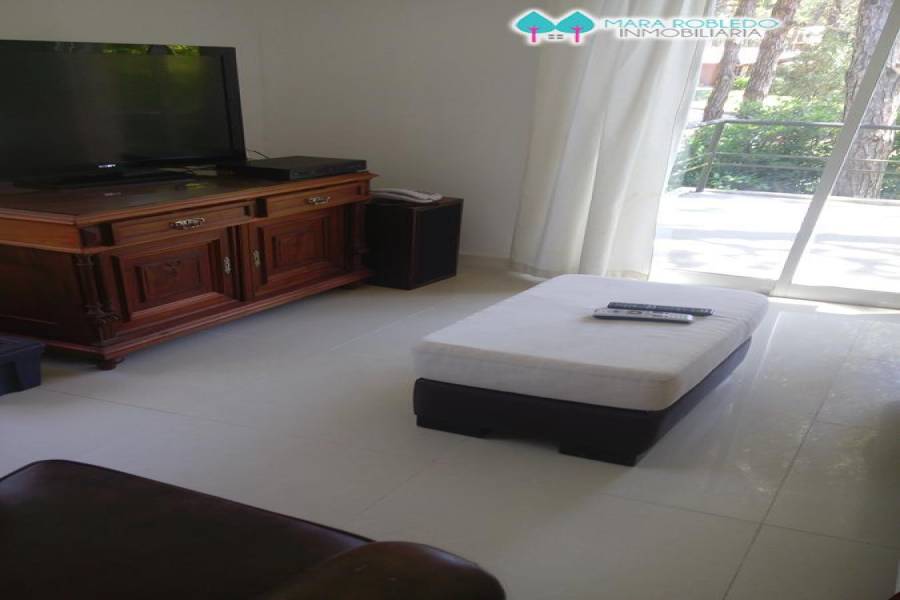 Pinamar,Buenos Aires,Argentina,4 Bedrooms Bedrooms,2 BathroomsBathrooms,Casas,PENELOPE,4487