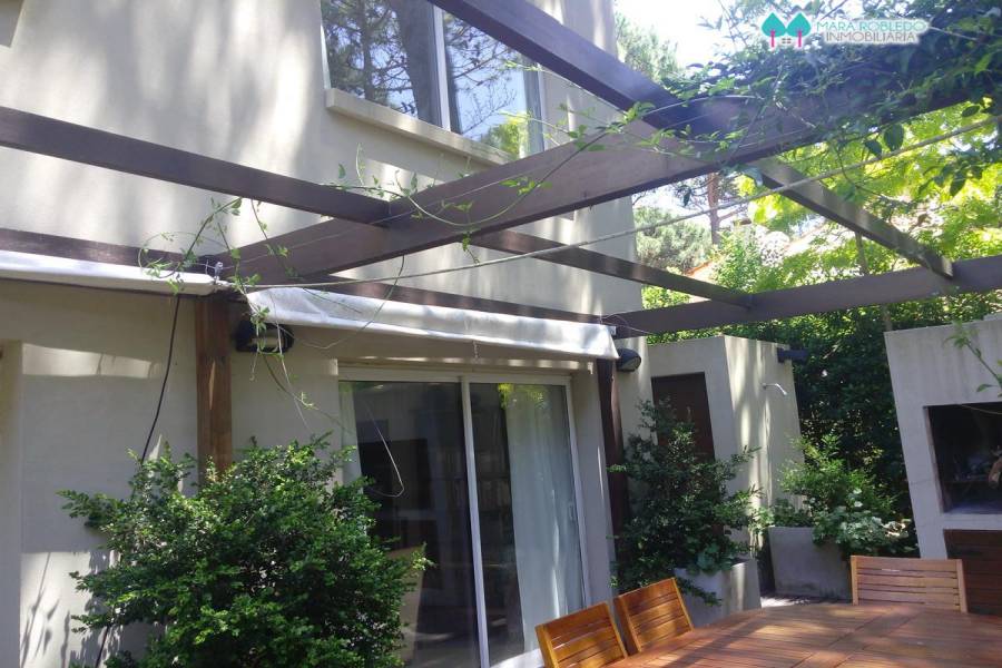 Pinamar,Buenos Aires,Argentina,4 Bedrooms Bedrooms,2 BathroomsBathrooms,Casas,PENELOPE,4487