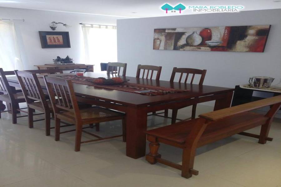 Pinamar,Buenos Aires,Argentina,4 Bedrooms Bedrooms,2 BathroomsBathrooms,Casas,PENELOPE,4487
