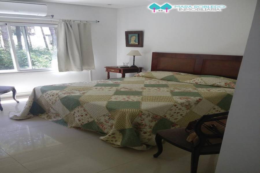 Pinamar,Buenos Aires,Argentina,4 Bedrooms Bedrooms,2 BathroomsBathrooms,Casas,PENELOPE,4487