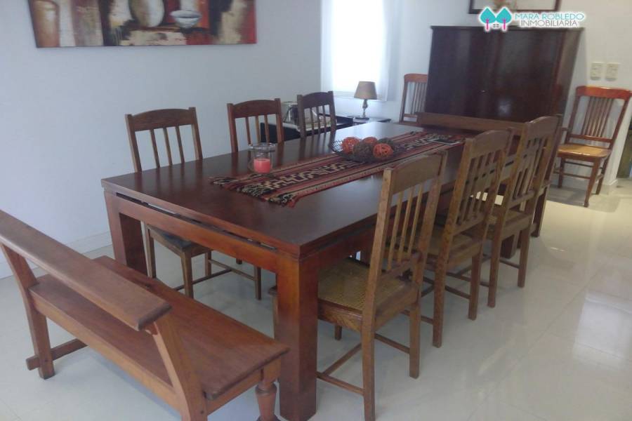Pinamar,Buenos Aires,Argentina,4 Bedrooms Bedrooms,2 BathroomsBathrooms,Casas,PENELOPE,4487