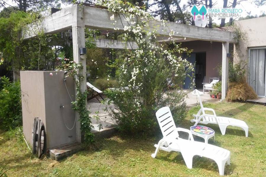 Pinamar,Buenos Aires,Argentina,2 Bedrooms Bedrooms,1 BañoBathrooms,Casas,TITANES ,4489