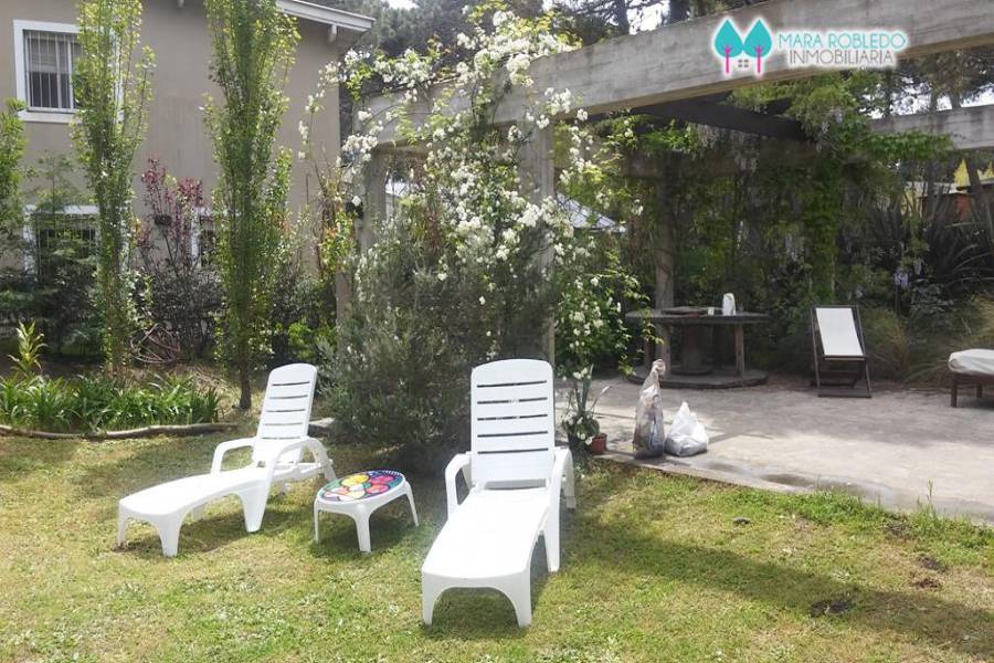 Pinamar,Buenos Aires,Argentina,2 Bedrooms Bedrooms,1 BañoBathrooms,Casas,TITANES ,4489