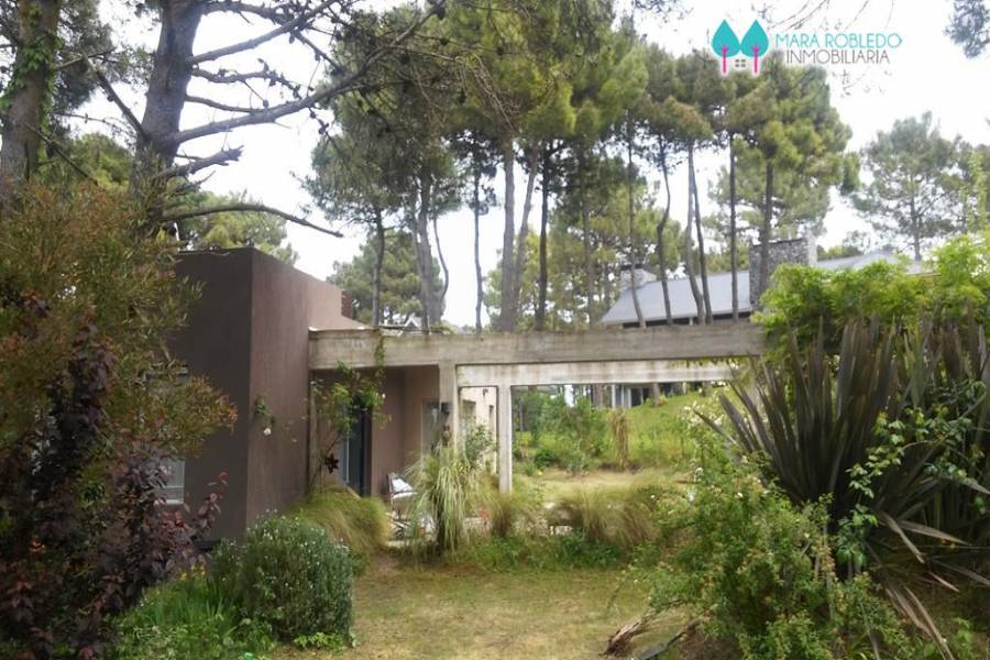 Pinamar,Buenos Aires,Argentina,2 Bedrooms Bedrooms,1 BañoBathrooms,Casas,TITANES ,4489
