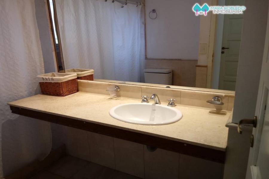 Pinamar,Buenos Aires,Argentina,3 Bedrooms Bedrooms,2 BathroomsBathrooms,Casas,ZORZAL Y ARGOS,4490