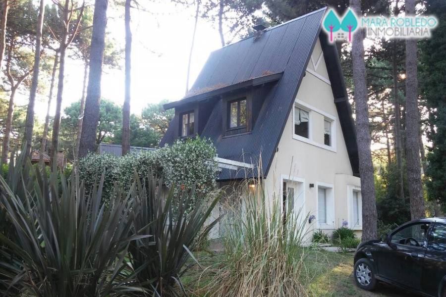 Pinamar,Buenos Aires,Argentina,3 Bedrooms Bedrooms,2 BathroomsBathrooms,Casas,ZORZAL Y ARGOS,4490