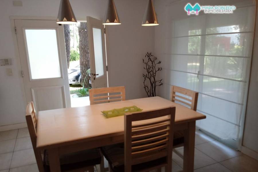 Pinamar,Buenos Aires,Argentina,3 Bedrooms Bedrooms,2 BathroomsBathrooms,Casas,ZORZAL Y ARGOS,4490