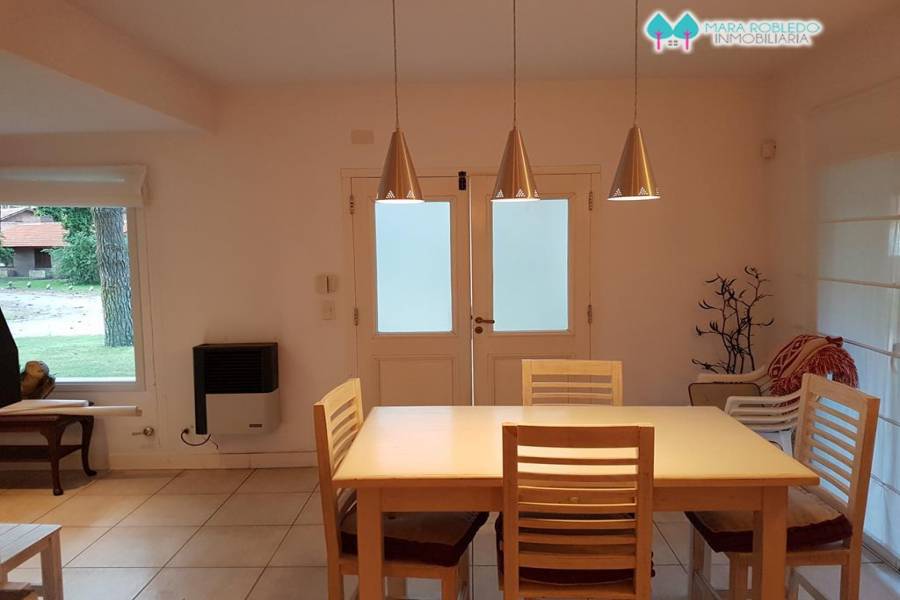 Pinamar,Buenos Aires,Argentina,3 Bedrooms Bedrooms,2 BathroomsBathrooms,Casas,ZORZAL Y ARGOS,4490