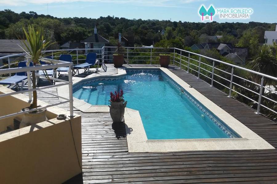 Carilo,Buenos Aires,Argentina,5 Bedrooms Bedrooms,6 BathroomsBathrooms,Casas,NOGAL,4493