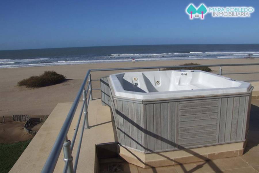 Carilo,Buenos Aires,Argentina,5 Bedrooms Bedrooms,6 BathroomsBathrooms,Casas,NOGAL,4493