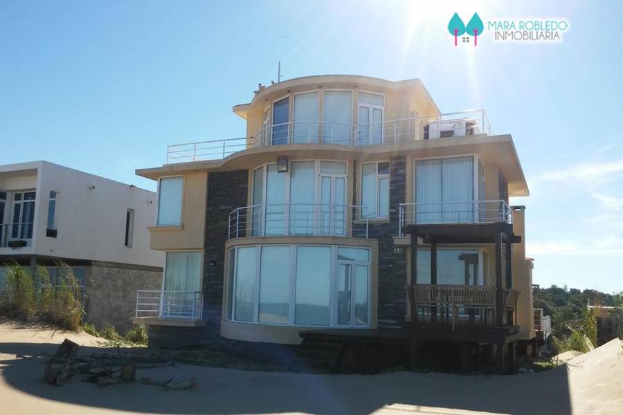 Carilo,Buenos Aires,Argentina,5 Bedrooms Bedrooms,6 BathroomsBathrooms,Casas,NOGAL,4493