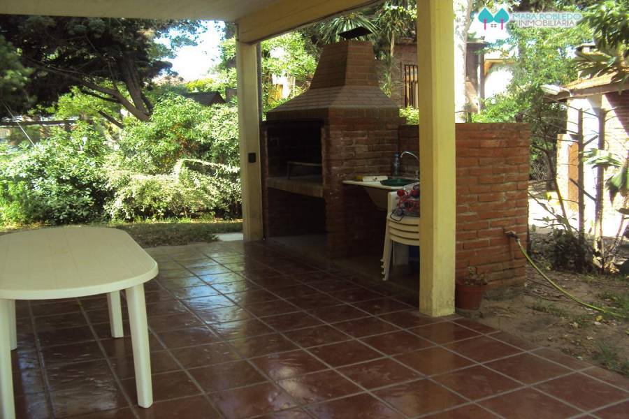 Valeria del Mar,Buenos Aires,Argentina,3 Bedrooms Bedrooms,2 BathroomsBathrooms,Casas,BELFAST,4503