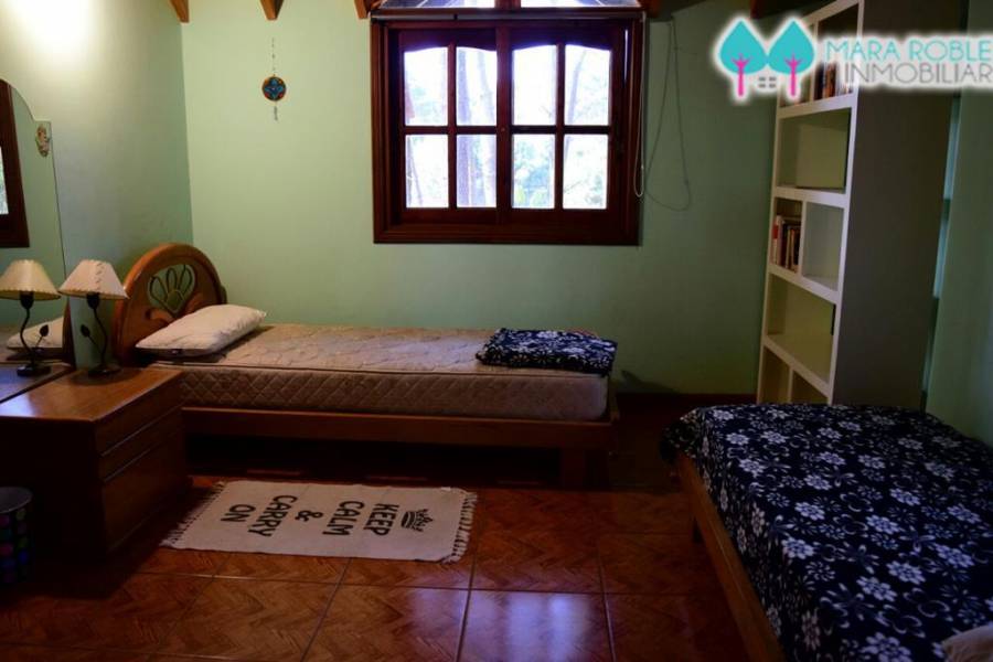 Valeria del Mar,Buenos Aires,Argentina,4 Bedrooms Bedrooms,3 BathroomsBathrooms,Casas,PINZON,4509