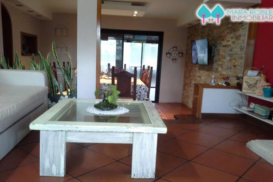 Valeria del Mar,Buenos Aires,Argentina,4 Bedrooms Bedrooms,3 BathroomsBathrooms,Casas,PINZON,4509