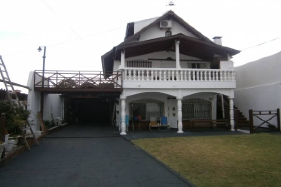 Santa Teresita,Buenos Aires,Argentina,6 Bedrooms Bedrooms,4 BathroomsBathrooms,Casas,44,40709
