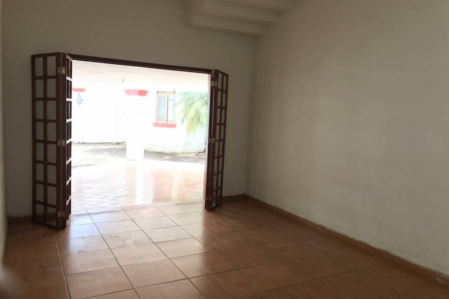 San Pedro Tlaquepaque, Jalisco, Mexico, 4 Bedrooms Bedrooms, ,2 BathroomsBathrooms,Casas,Venta,Camino Real a Colima ,2,40737