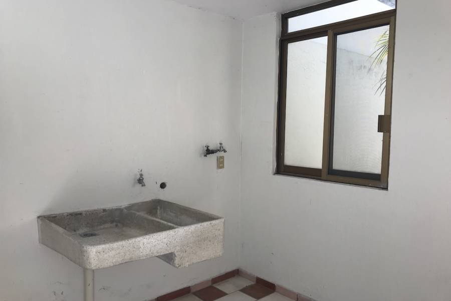 San Pedro Tlaquepaque, Jalisco, Mexico, 4 Bedrooms Bedrooms, ,2 BathroomsBathrooms,Casas,Venta,Camino Real a Colima ,2,40737