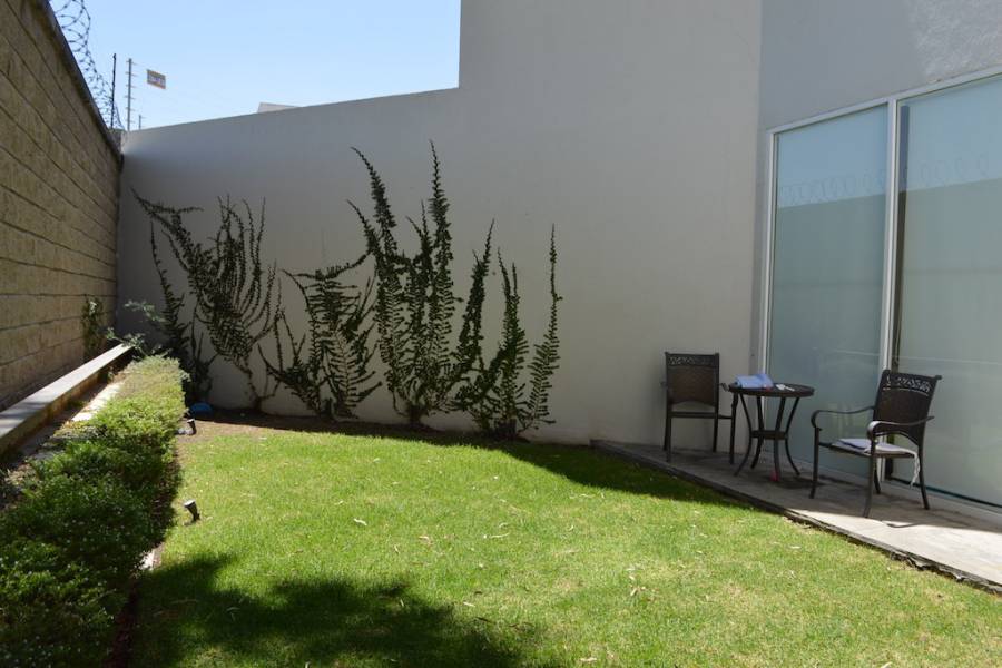 Zapopan, Jalisco, Mexico, 4 Bedrooms Bedrooms, ,5 BathroomsBathrooms,Casas,Venta,Paseo Solares,3,40973