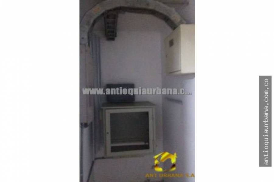 Medellin, Antioquia, Colombia, ,3 BathroomsBathrooms,Bodegas,Alquiler-Arriendo,CARRERA 65,41003