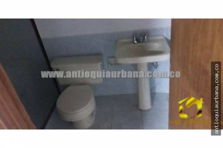 Medellin, Antioquia, Colombia, ,3 BathroomsBathrooms,Bodegas,Alquiler-Arriendo,CARRERA 65,41003
